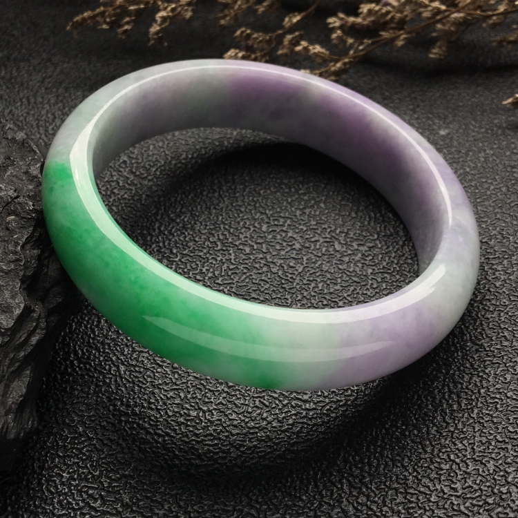 （超值推荐）糯冰种春带彩手镯（56.6mm）