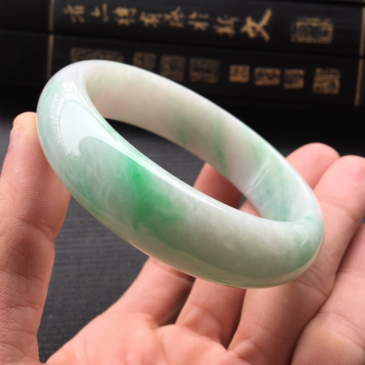 (超值推荐)糯冰种飘翠手镯(61.5mm)