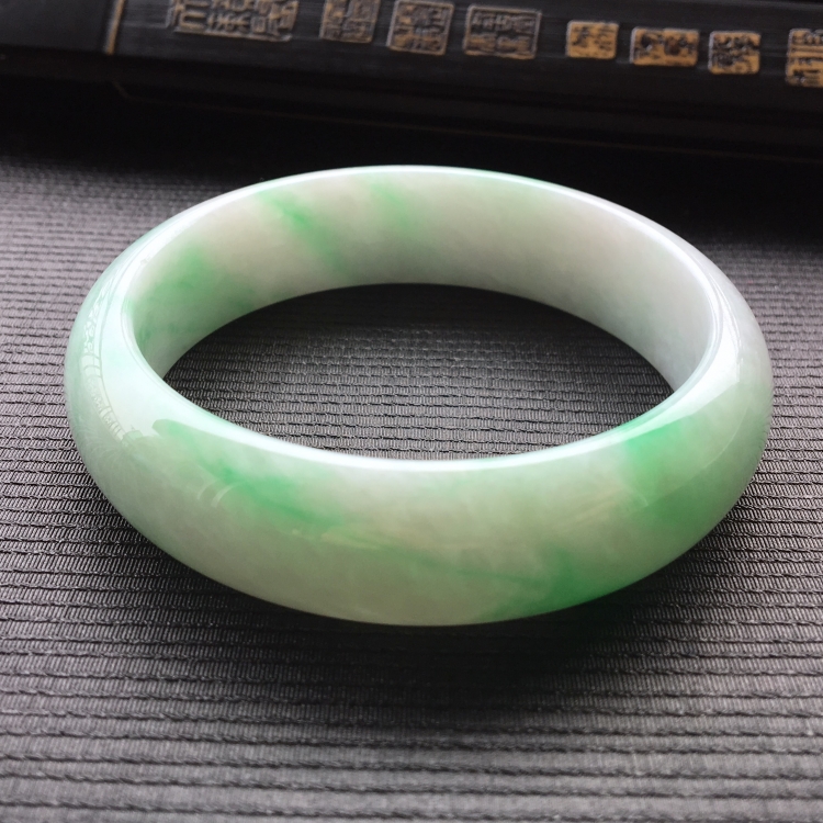 (超值推荐)糯冰种飘翠手镯(61.5mm)