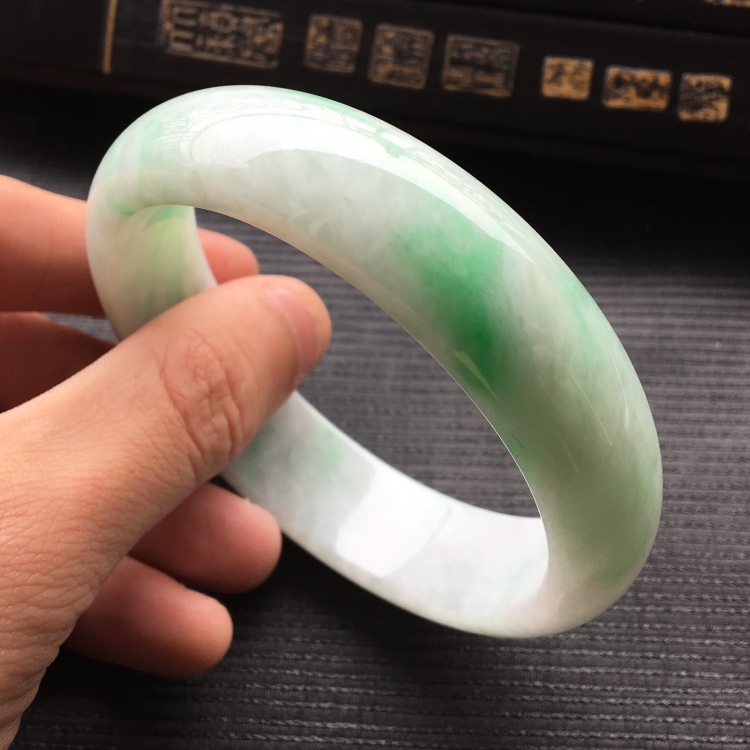 (超值推荐)糯冰种飘翠手镯(61.5mm)