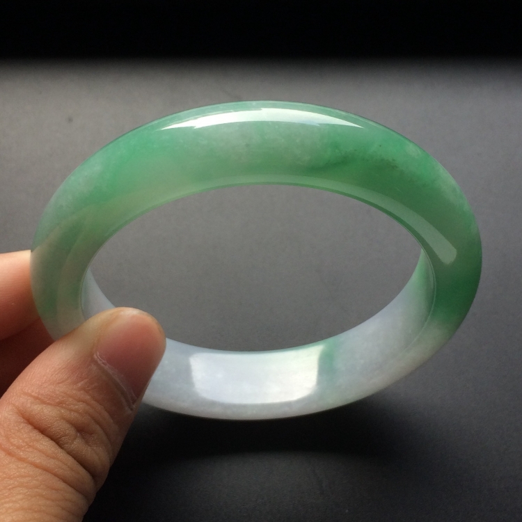 （超值推荐）糯冰种飘花手镯（57.6mm）
