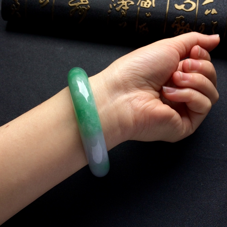 （超值推荐）糯冰种飘花手镯（57.6mm）