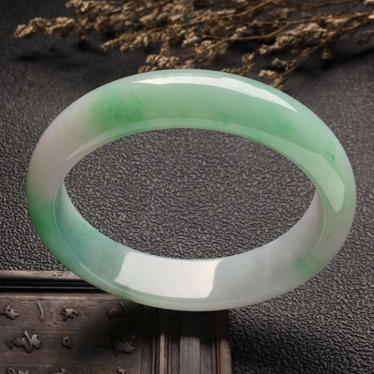 （超值推荐）糯冰种略飘花手镯（60.3mm）