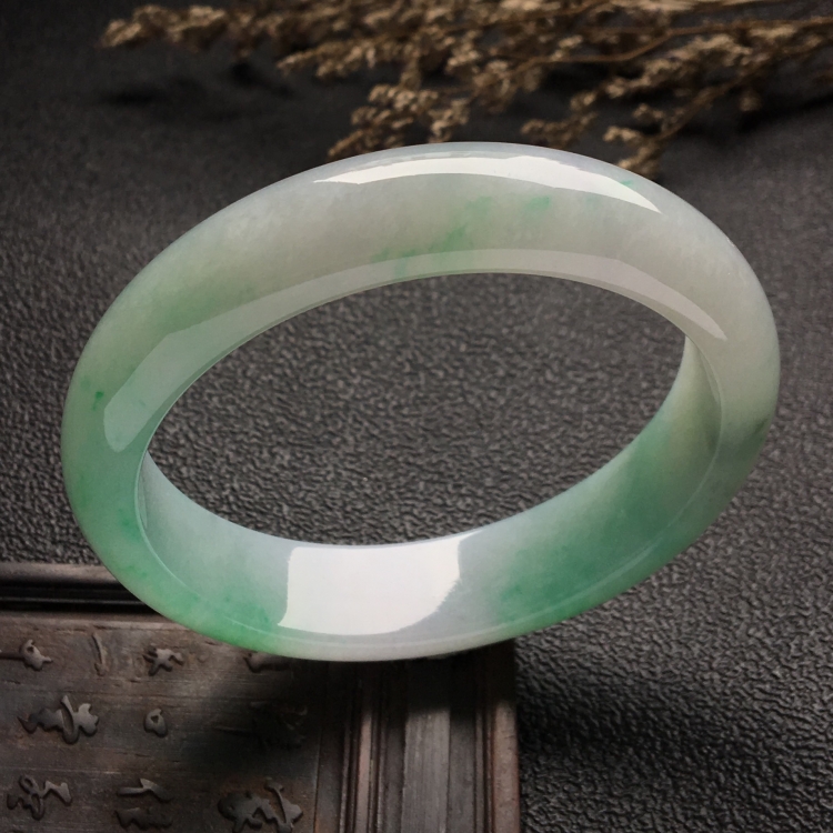 （超值推荐）糯冰种略飘花手镯（60.3mm）
