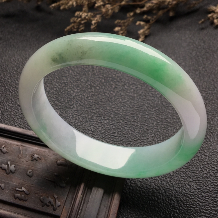（超值推荐）糯冰种略飘花手镯（60.3mm）