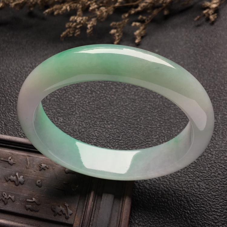 （超值推荐）糯冰种略飘花手镯（60.3mm）