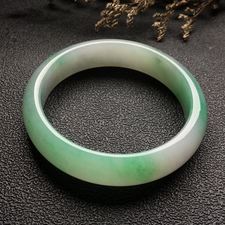 （超值推荐）糯冰种略飘花手镯（60.3mm）