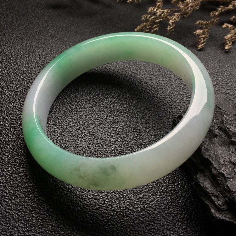 （超值推荐）糯冰种略飘花手镯（60.3mm）