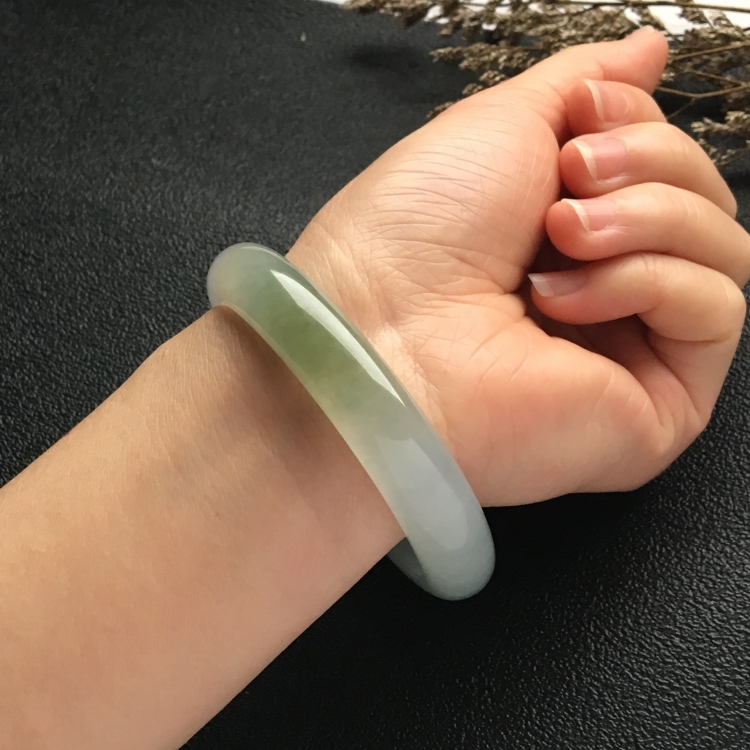 （超值推荐）冰种晴水手镯（54mm）