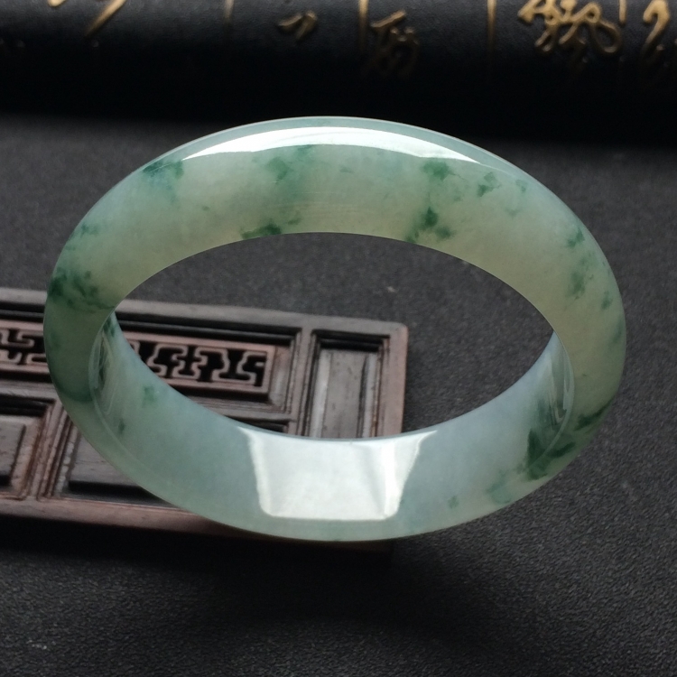 （超值推荐）糯冰种飘花手镯（60.4mm）