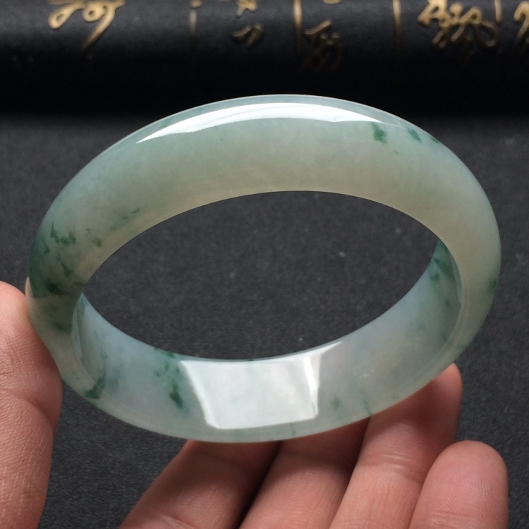 （超值推荐）糯冰种飘花手镯（60.4mm）