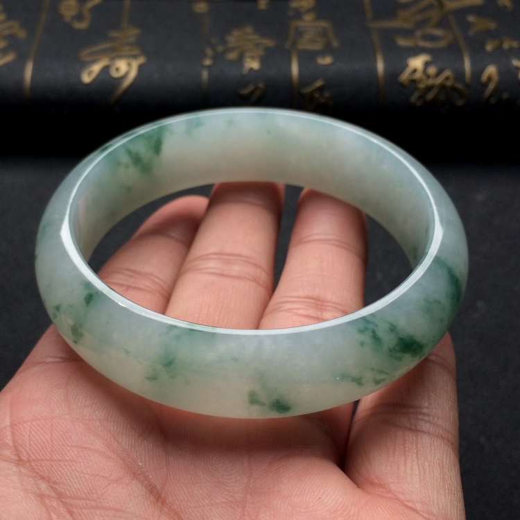 （超值推荐）糯冰种飘花手镯（60.4mm）