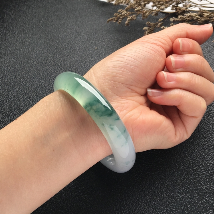 （超值推荐）冰种飘花手镯（55.7mm）