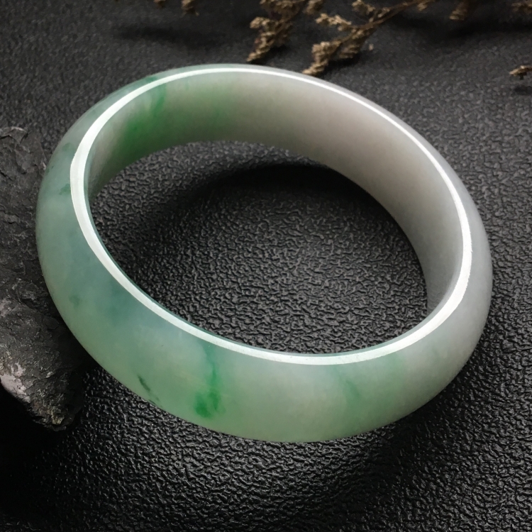（超值推荐）糯冰种飘花手镯（60.1mm）