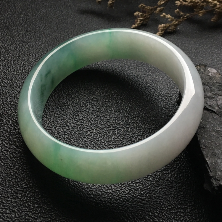 （超值推荐）糯冰种飘花手镯（60.1mm）
