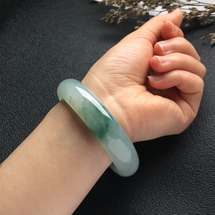 （超值推荐）冰种飘花手镯（57.8mm）