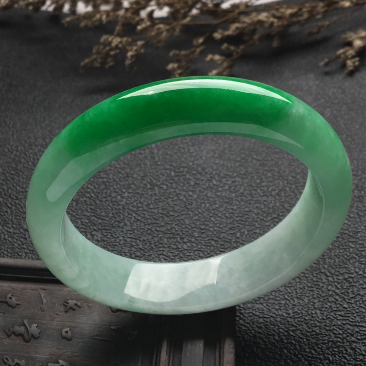 （超值推荐）糯冰种阳绿手镯（57.7mm）