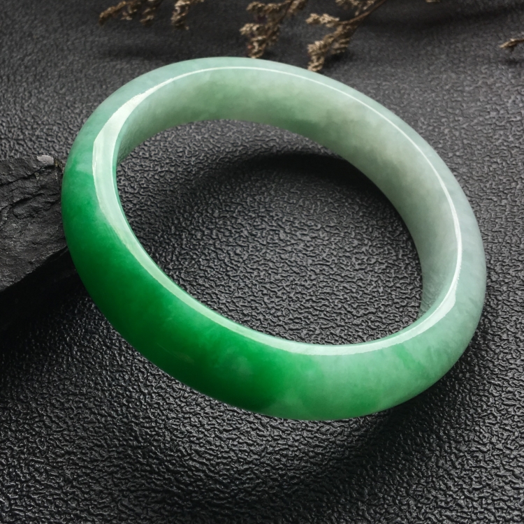（超值推荐）糯冰种阳绿手镯（57.7mm）