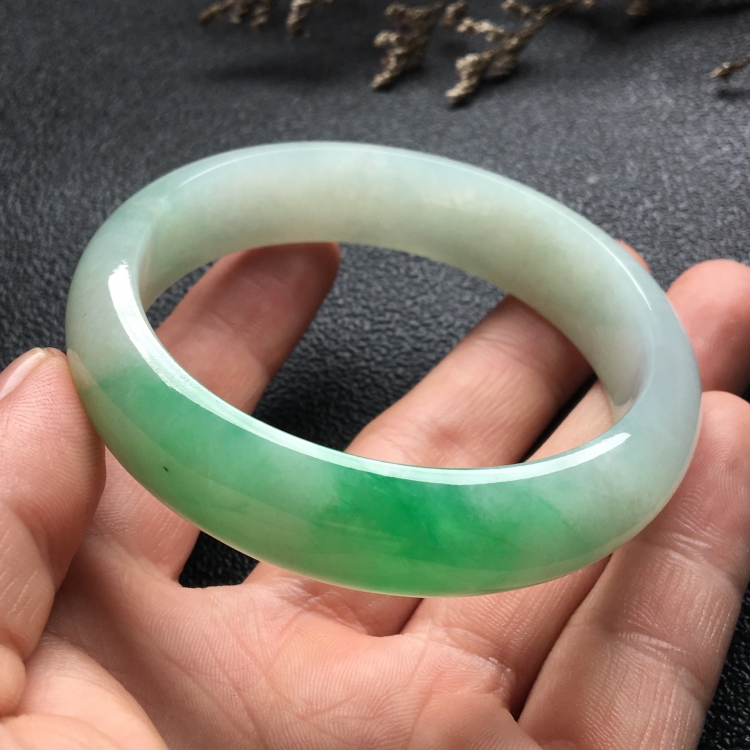 （超值推荐）糯冰种飘翠手镯（56.9mm）