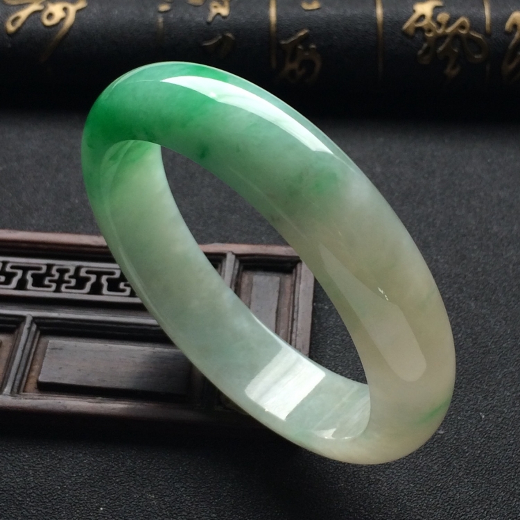 （超值推荐）糯冰种飘翠手镯（59mm）
