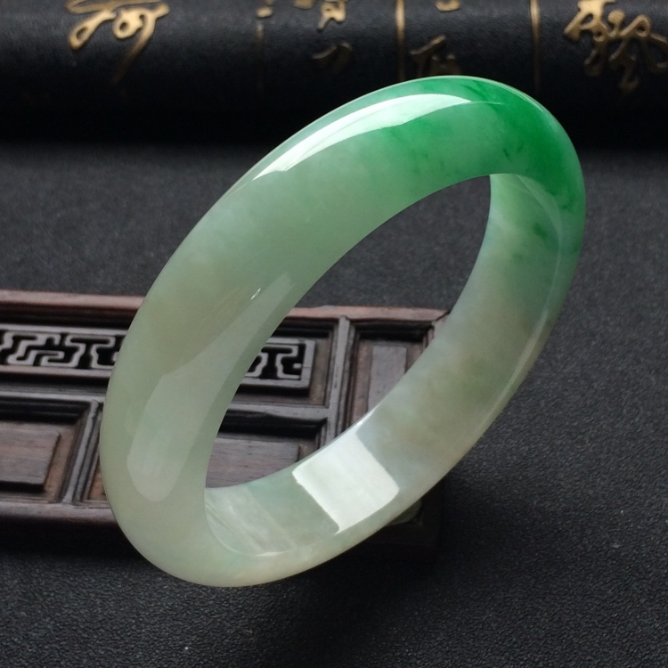 （超值推荐）糯冰种飘翠手镯（59mm）