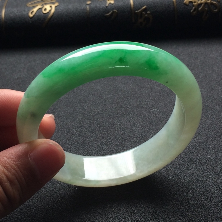 （超值推荐）糯冰种飘翠手镯（59mm）