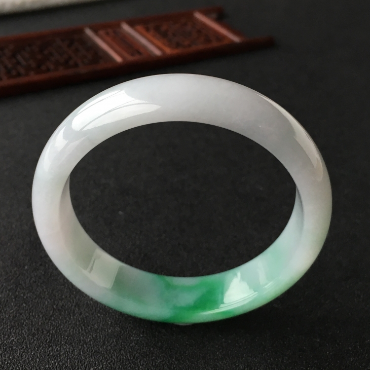 (超值推荐)糯冰种飘翠手镯(56.8mm)