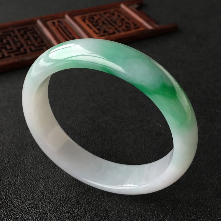 (超值推荐)糯冰种飘翠手镯(56.8mm)