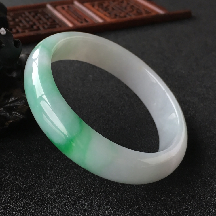 (超值推荐)糯冰种飘翠手镯(56.8mm)