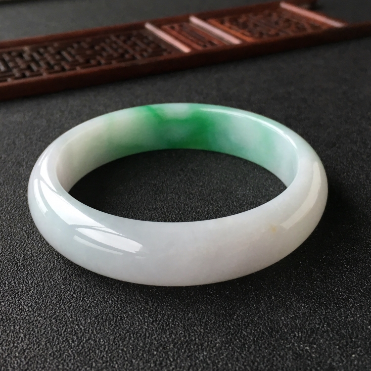 (超值推荐)糯冰种飘翠手镯(56.8mm)