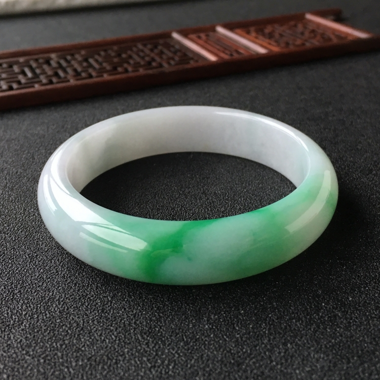 (超值推荐)糯冰种飘翠手镯(56.8mm)