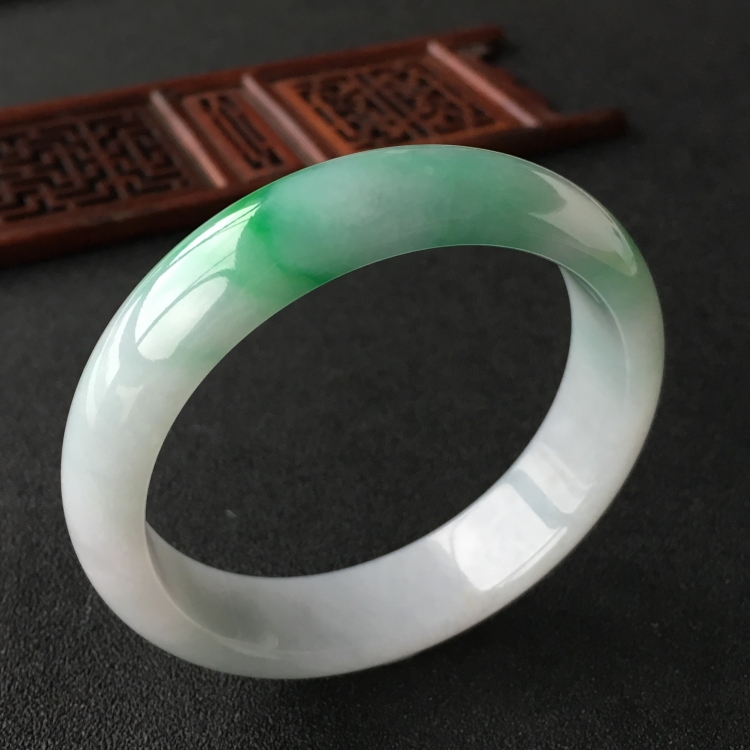 (超值推荐)糯冰种飘翠手镯(56.8mm)