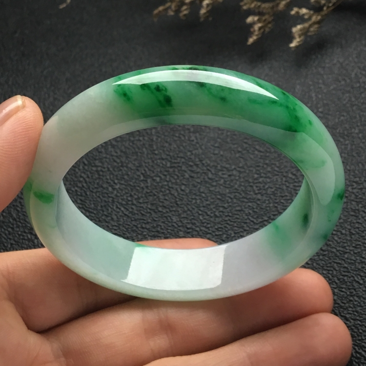 （超值推荐）糯冰种飘翠手镯（55.9mm）