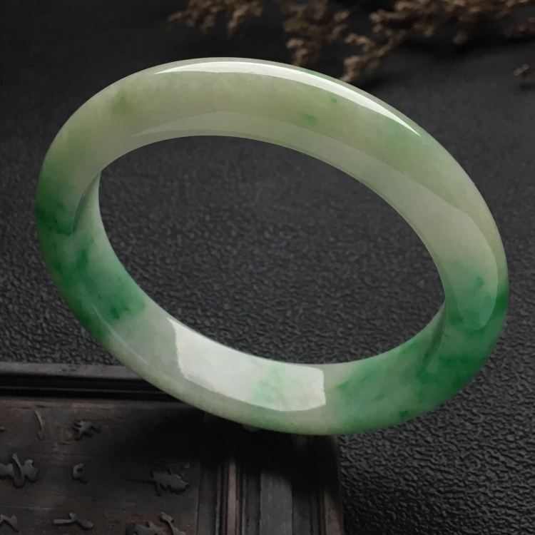 （超值推荐）糯冰种飘翠手镯（56mm）