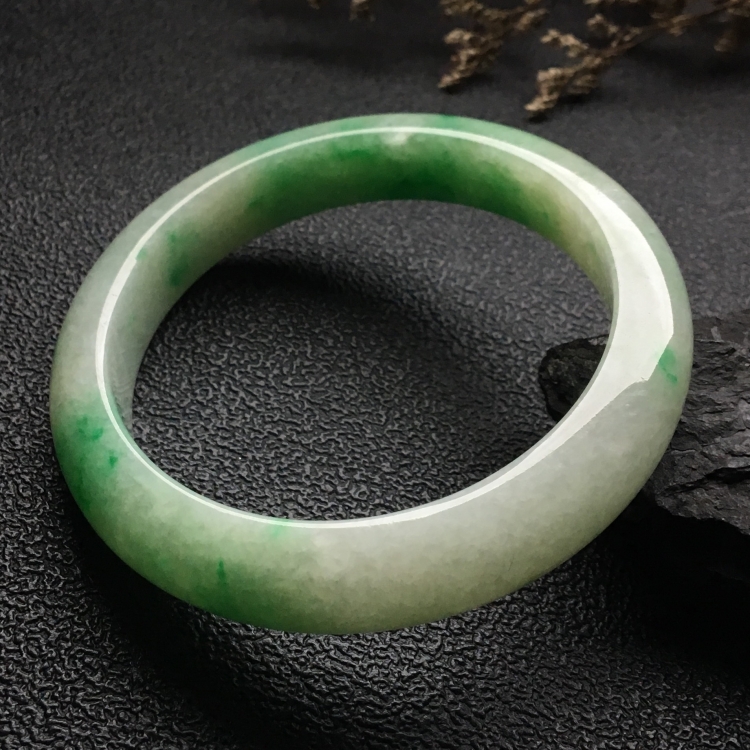 （超值推荐）糯冰种飘翠手镯（56mm）