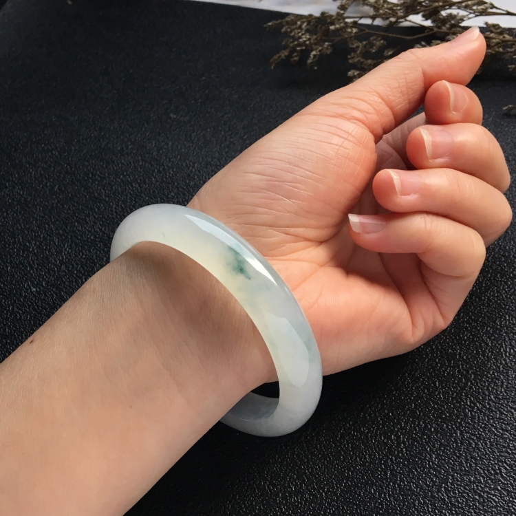（超值推荐）冰种略飘花手镯（56mm）