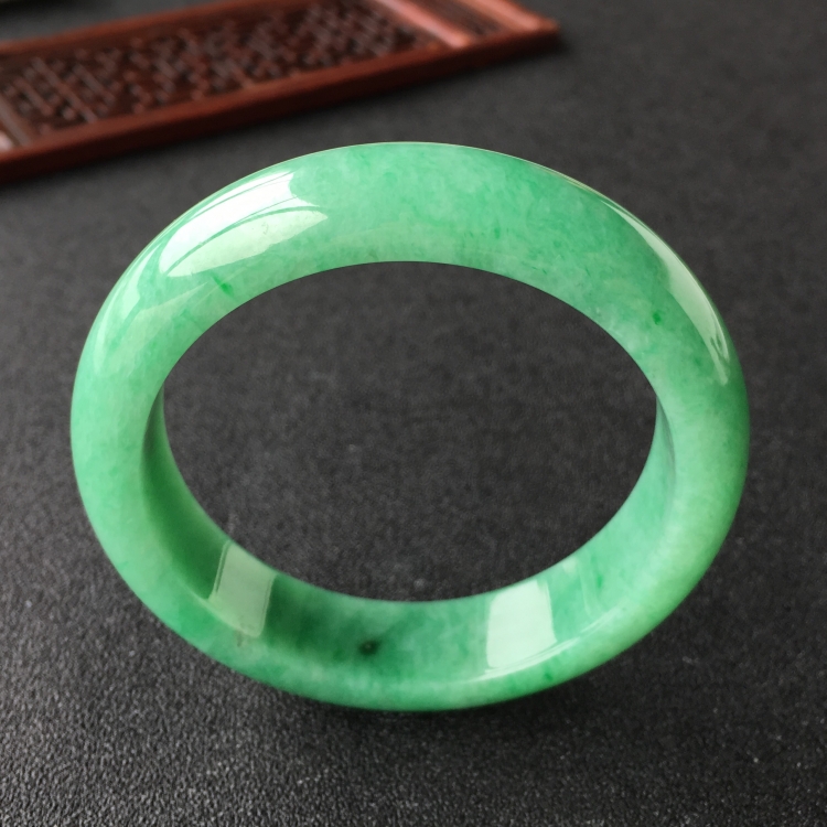 (超值推荐)糯冰种翠色手镯(57.5mm)