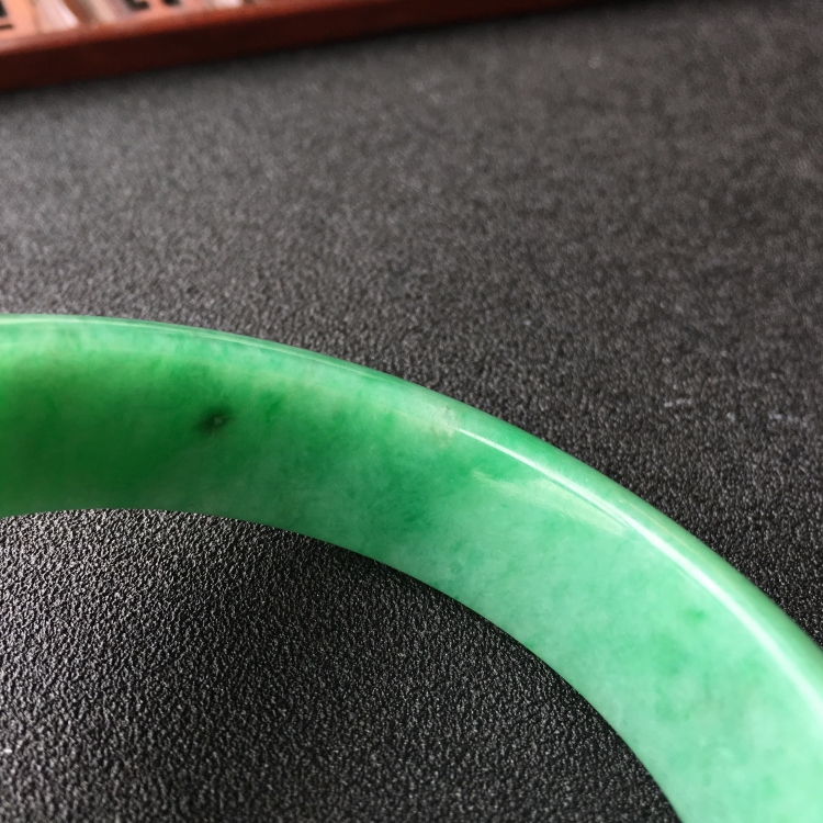 (超值推荐)糯冰种翠色手镯(57.5mm)