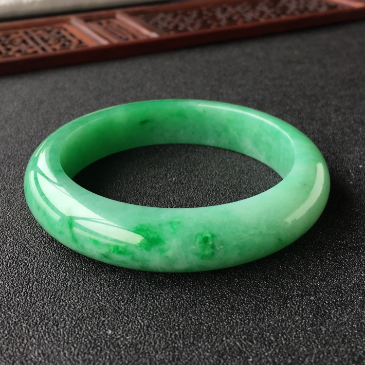 (超值推荐)糯冰种翠色手镯(57.4mm)