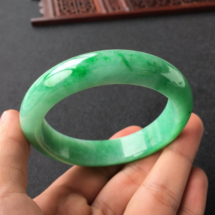 (超值推荐)糯冰种翠色手镯(57.4mm)