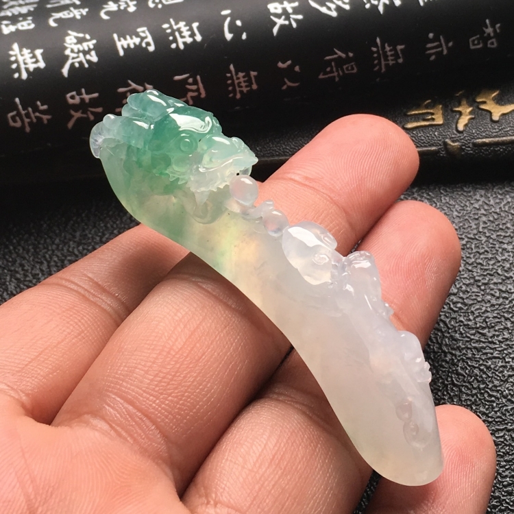 （超值推荐）冰种飘花龙钩挂件