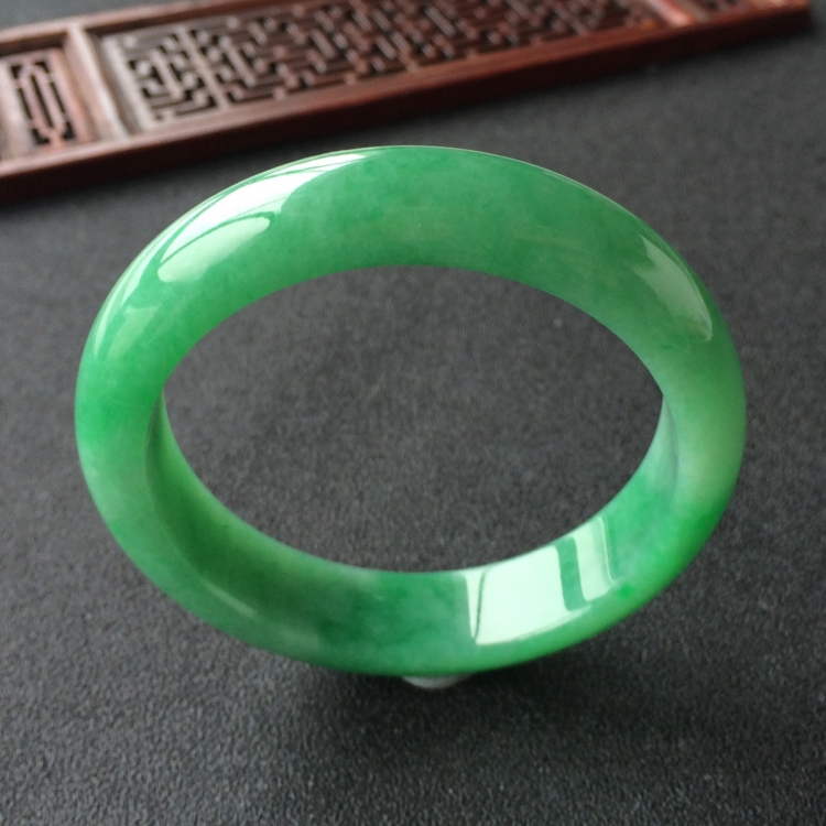(超值推荐)糯冰种翠色手镯(54.6mm)