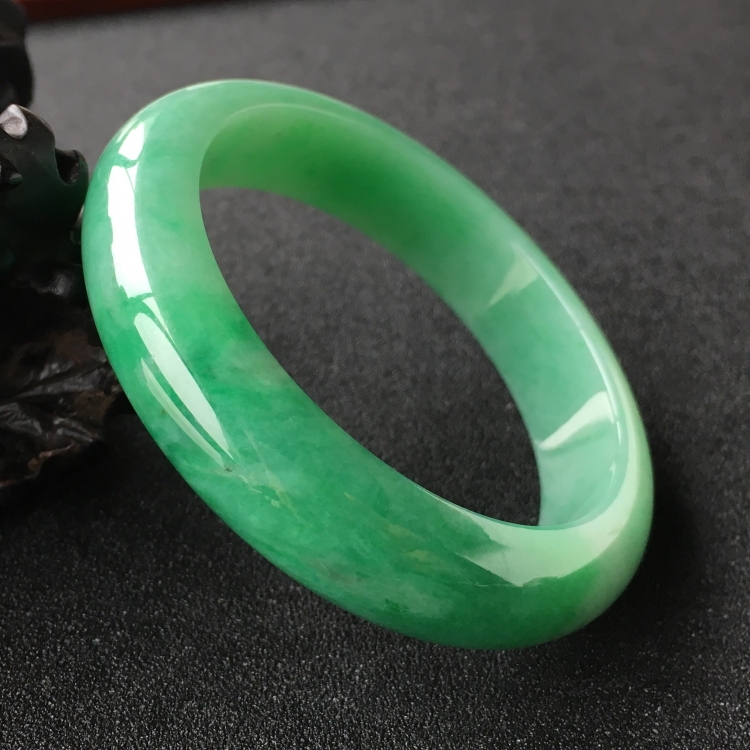 (超值推荐)糯冰种飘翠手镯(55.3mm)
