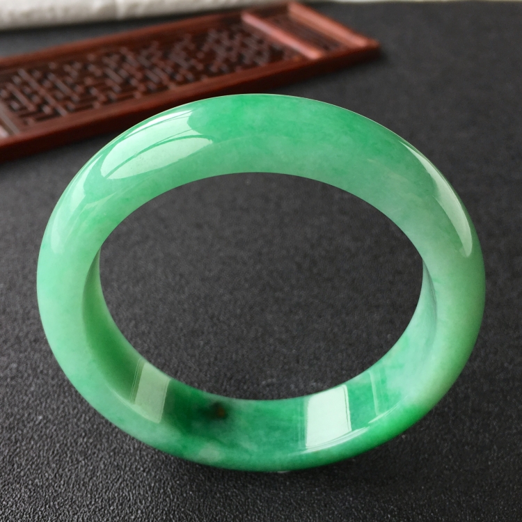 (超值推荐)糯冰种飘翠手镯(55.3mm)