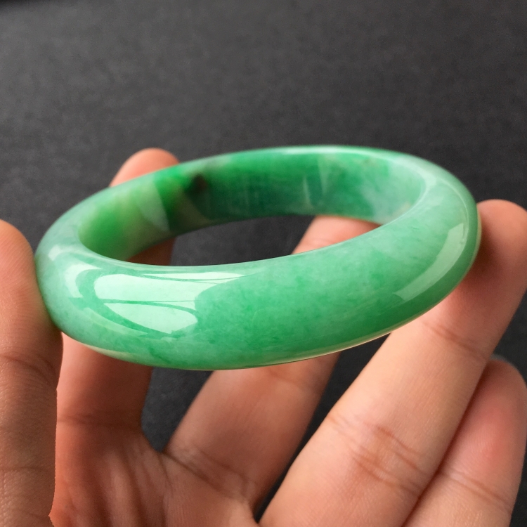 (超值推荐)糯冰种飘翠手镯(55.3mm)