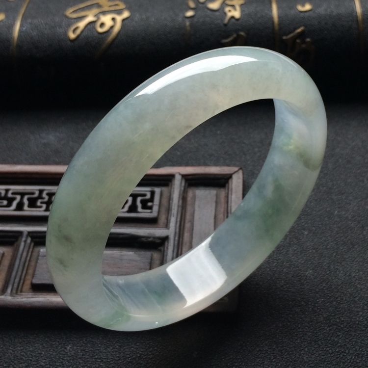 （超值推荐）冰种略飘花手镯（54.1mm）