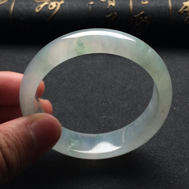 （超值推荐）冰种略飘花手镯（54.1mm）