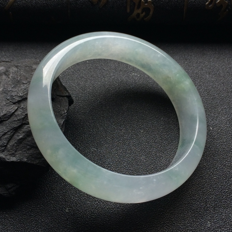 （超值推荐）冰种略飘花手镯（54.1mm）