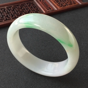 (超值推荐)糯冰种飘翠手镯(61.2mm)