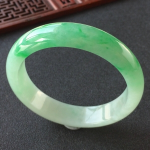 (超值推荐)糯冰种飘翠手镯(56.5mm)